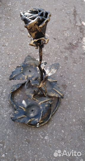 Кованная роза подсвечник