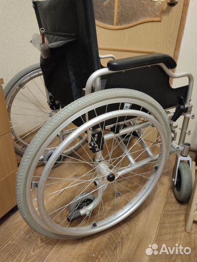 Инвалидная коляска складная, в отличном состоянии