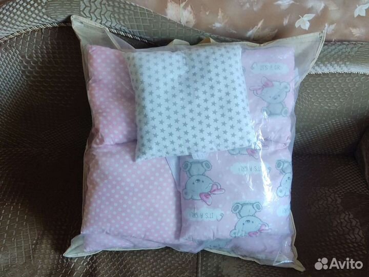 Набор бортиков в кроватку