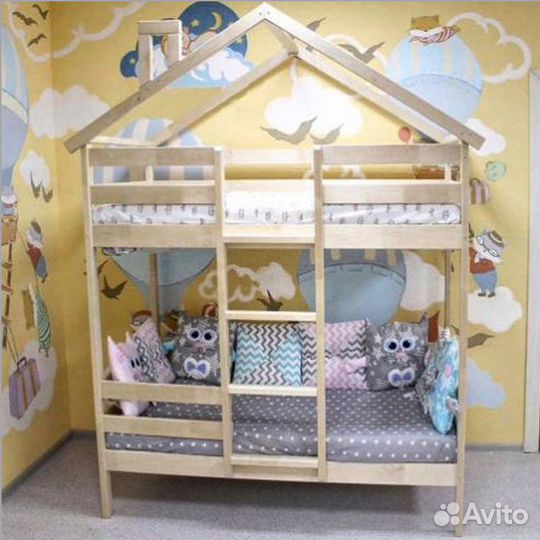Двухъярусная кровать домик