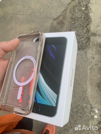 Телефон iPhone se 2020