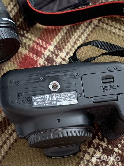 Canon EOS 2000D kit ef-s 18-55mm f/3.5-5.6 III