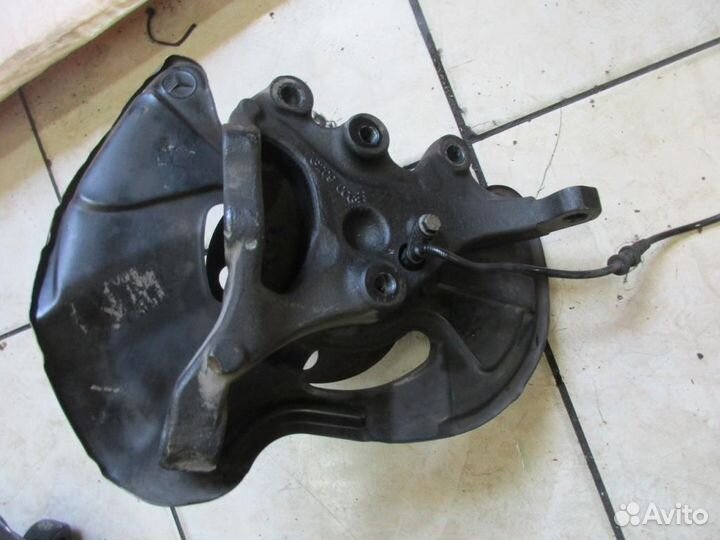 Кулак поворотный передний левый w203 C-class 27