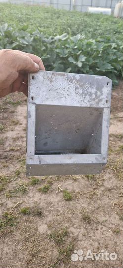 Бункерная кормушка для кроликов