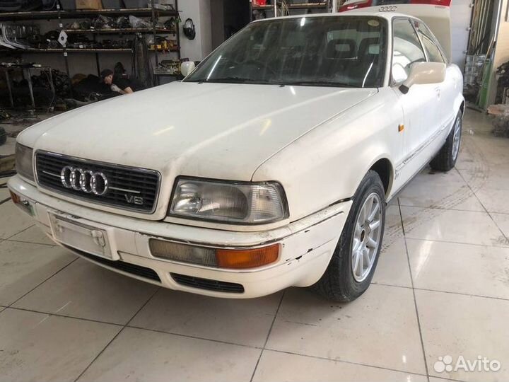 Кронштейн глушителя левый Audi 80 B4 ABC 1994