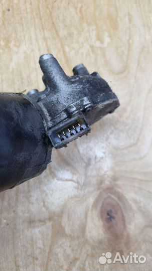 Моторчик стеклоочистителя Volkswagen Passat B3