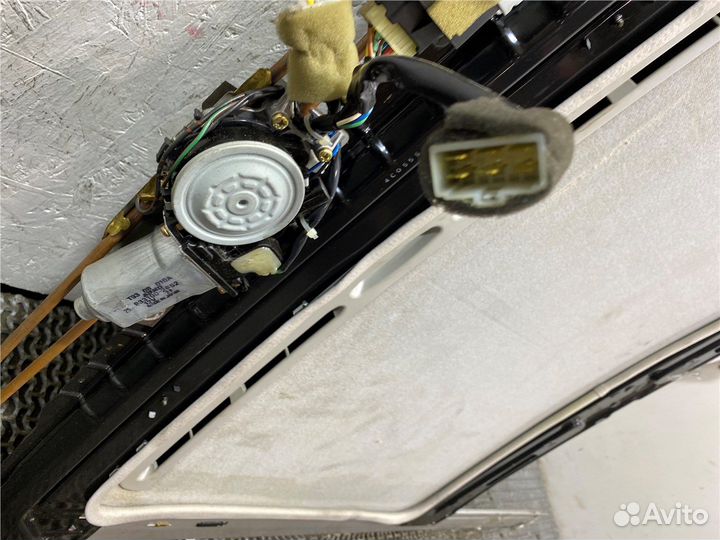 Люк Mazda MPV, 2004