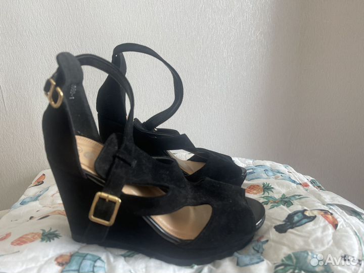 Босоножки новые 39