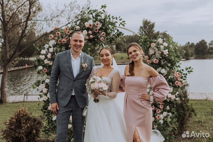 Ведущий и Dj с оборудованием