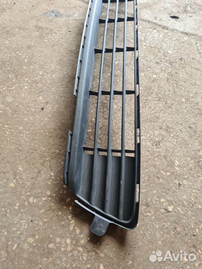 Решетка в бампер Toyota Corolla E150 1.6 1ZR-FE