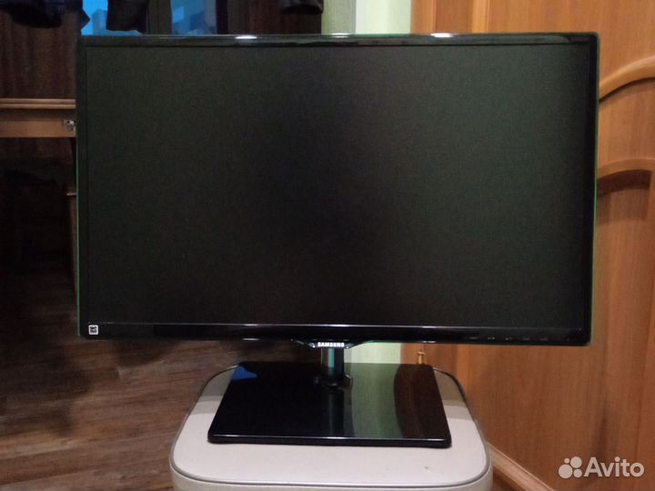 Продам монитор Samsung LS24D390HLX/RU