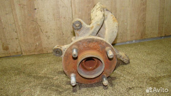 Кулак поворотный передний левый Ford Fiesta 5