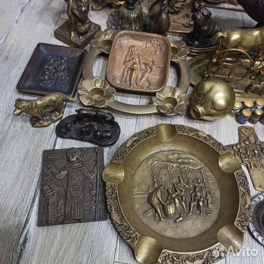 Статуэтки из бронзы, много