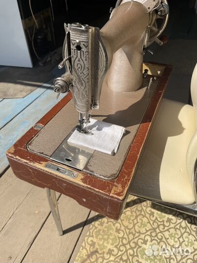 Ручная швейная машинка