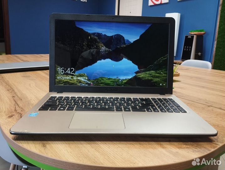 Ноутбук Asus