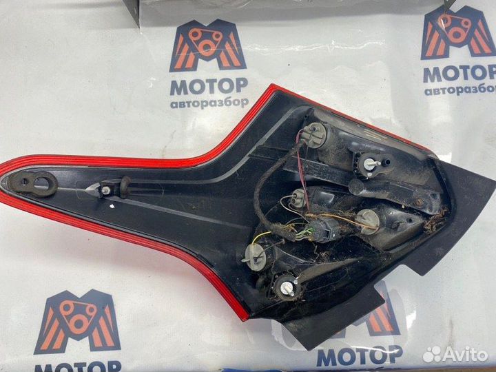 Фонарь задний левый Ford Focus 3 хетчбэк 1.6L