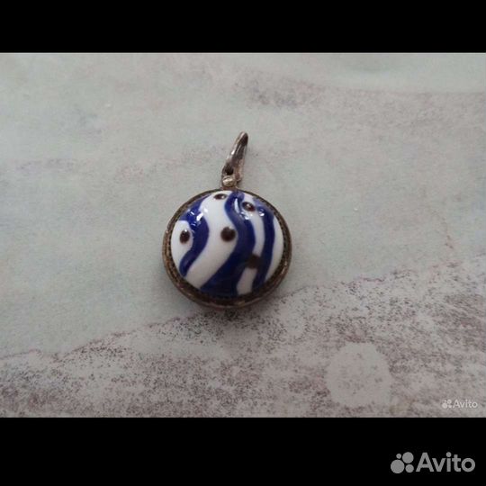 Серьги и 2 подвески