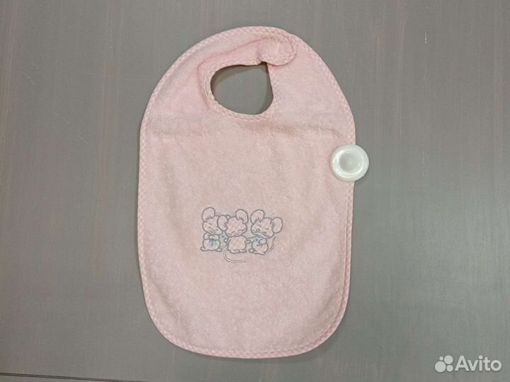 Нагрудник, уголок