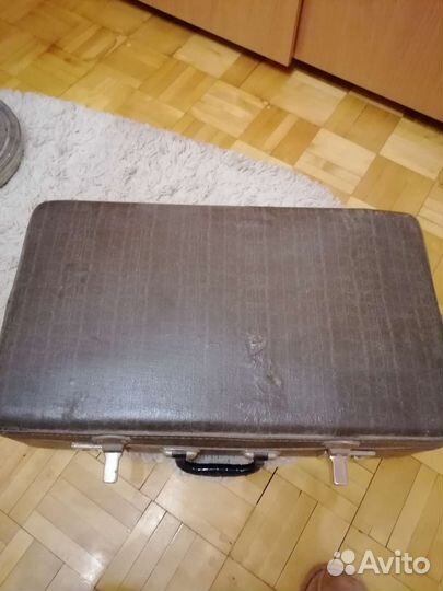 Чемодан с пластинками