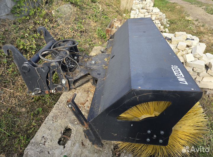 Щетка дорожная на JCB