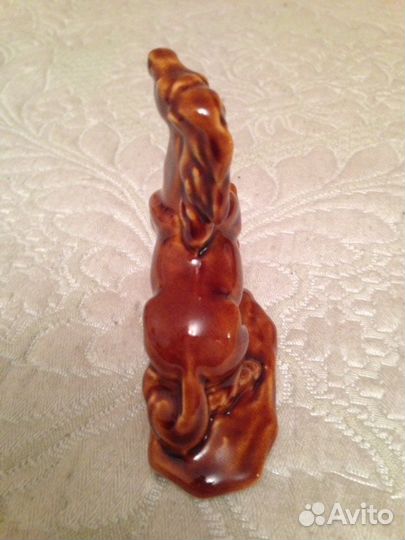 Конь фарфор