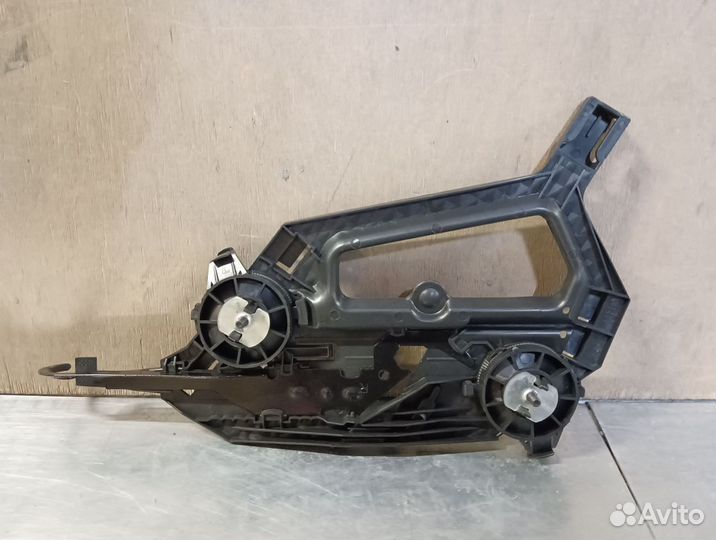 Кронштейн фары правый Skoda Octavia 2 А5 2004-2013