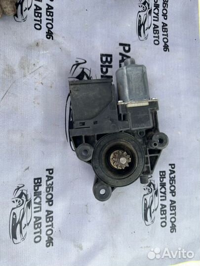 Моторчик стеклоподъёмника передний правый Renault