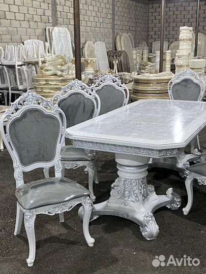 Столы и стулья