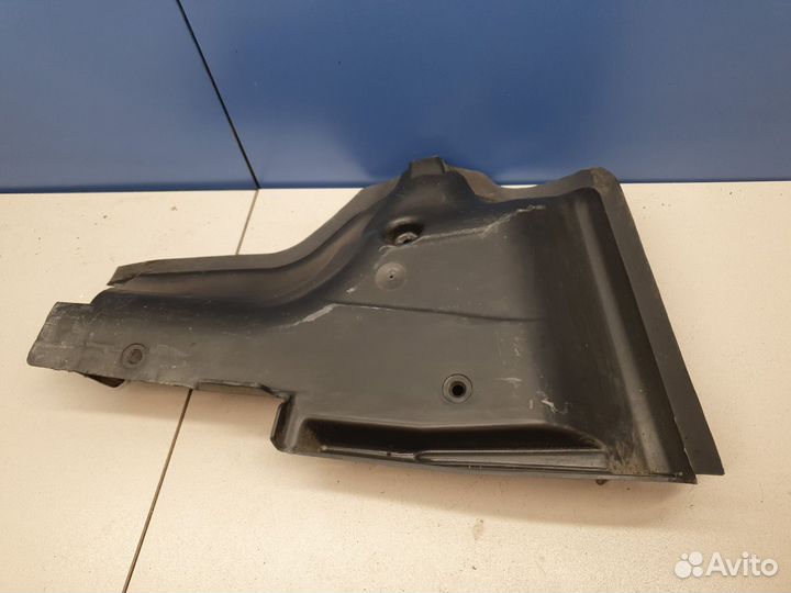 Защитный кожух замка передней правой двери Volvo X