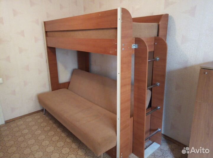 Кровать двухьярусная