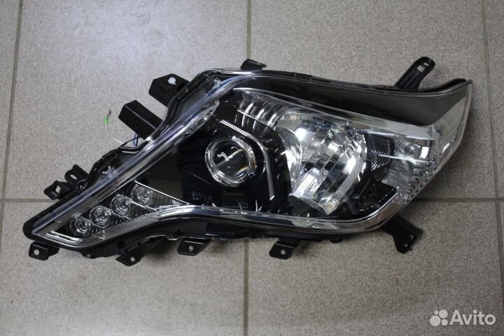 Prado 150 2013-2017 фары черные Black Style L5VX1