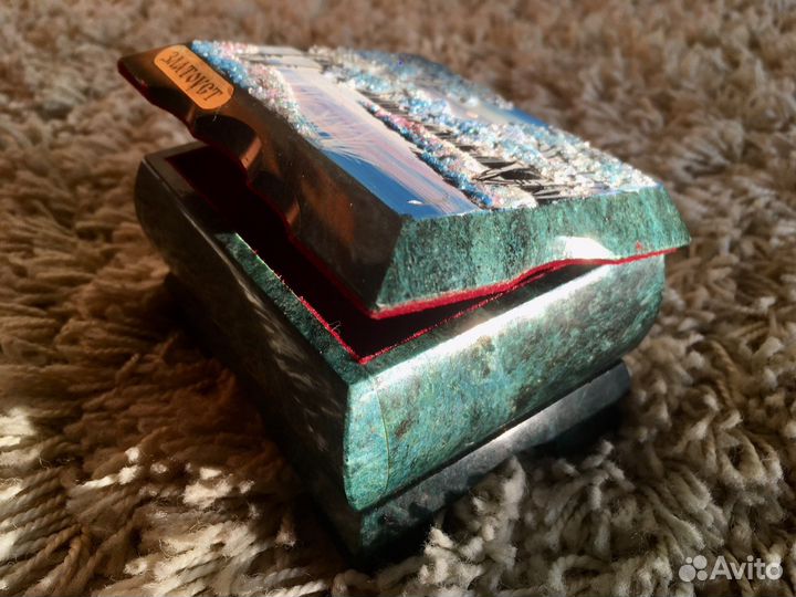 Шкатулка из змеевика