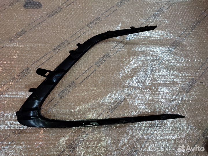 Молдинг бампера Toyota Camry 2021