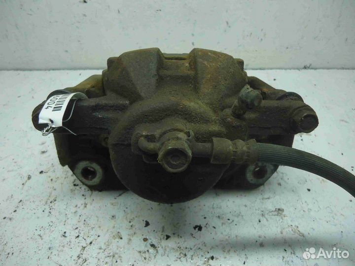 Суппорт передний правый Toyota Camry 6 XV40