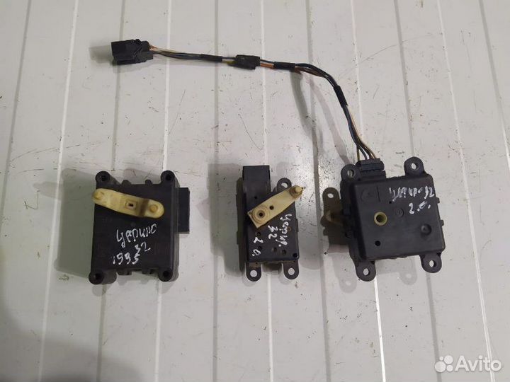 Сервопривод заслонок печки Nissan Cefiro седан 2