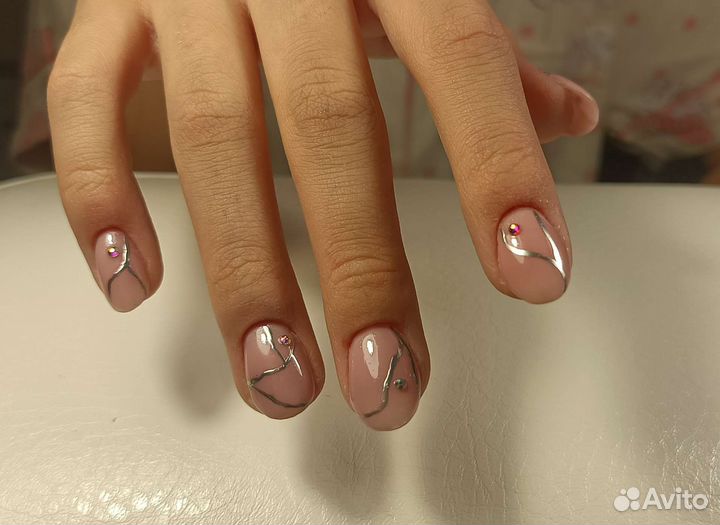 Модель на маникюр