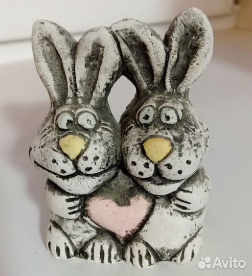 Статуэтка зайчики