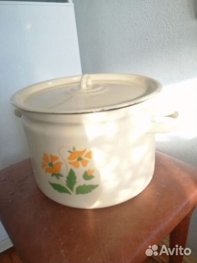 Кастрюля эмалированная большая