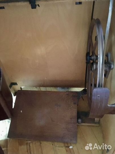 Швейная машинка Рабочая Подольск 2-М ножная