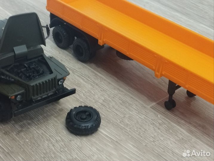 Урал модель 1:43 седельный тягач