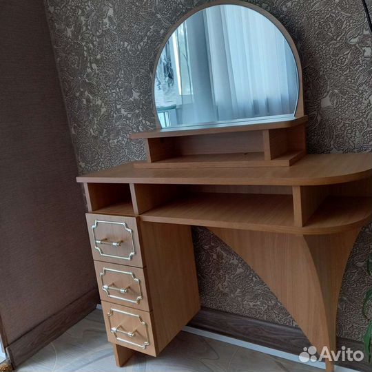 Туалетный столик с зеркалом бу