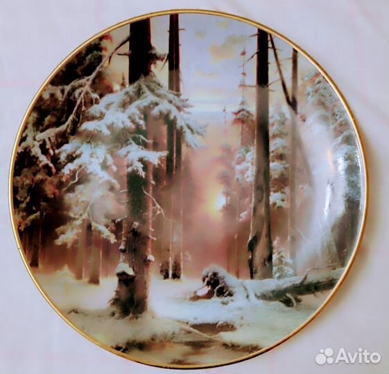Декоративная настенная тарелка Зимний закат в елов