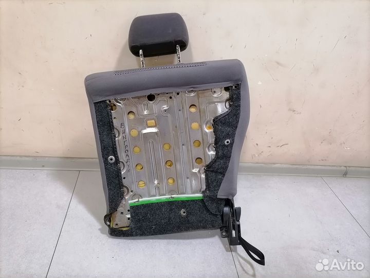 Спинка заднего сиденья правая Nissan Wingroad 2002