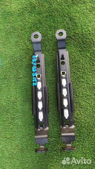 Регулятор ремней безопасности пара Toyota Wish