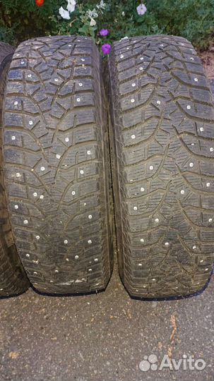Bridgestone Blizzak Spike-02 SUV 215/70 R16 100