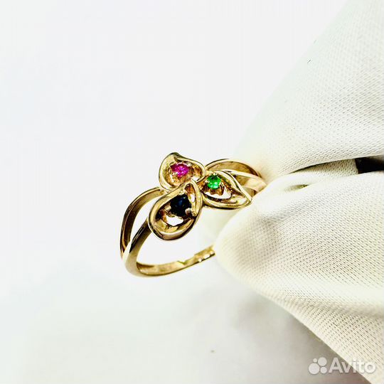 Золотое кольцо с камнем