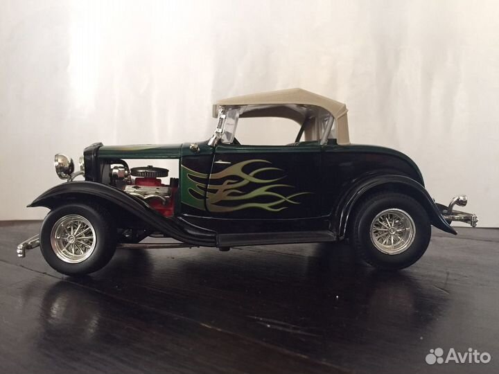 Ford Roadster 1932 Convertible 1:18