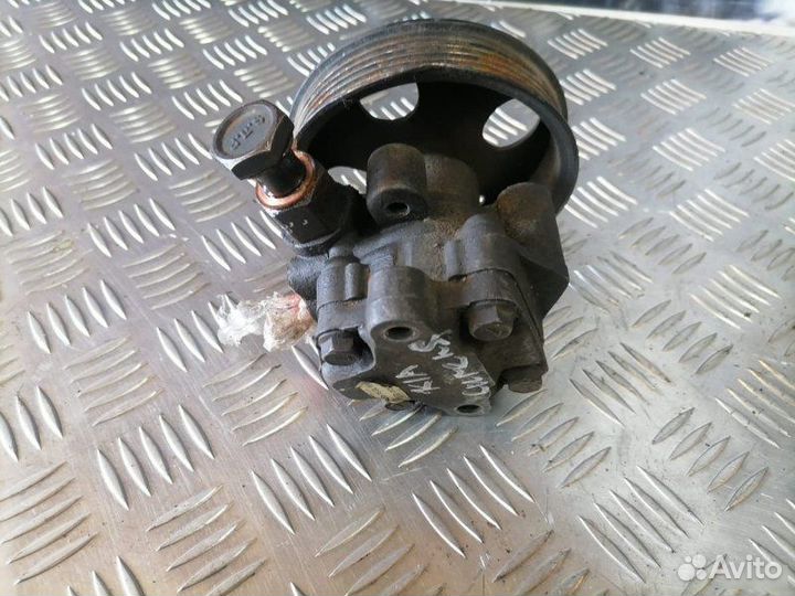 Насос гур Kia Carens 2.0 2002-2006