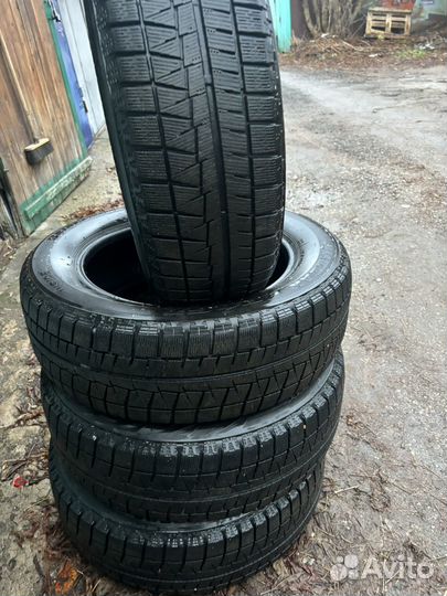 Bridgestone Blizzak Revo GZ 215/60 R17 96S