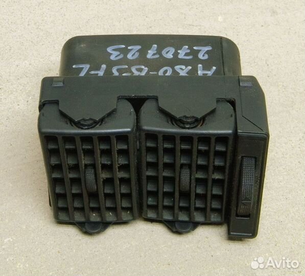 Дефлектор торпедо левый Audi 80 B3